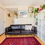 Peaceful Studio In Deptford, 5 Mins Dlr