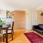 Peaceful Studio In Deptford, 5 Mins Dlr